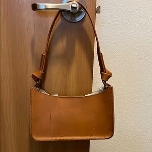 Elegant Tan Leather Shoulder Bag